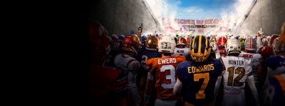 Arte de fondo de EA SPORTS College Football 25 que muestra a jugadores de varios equipos concentrados en la entrada de un estadio.