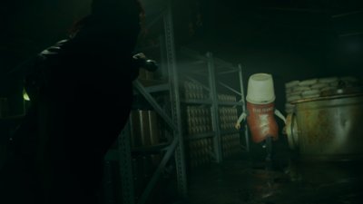 Alan Wake 2: Night Springs – Capture d'écran montrant un ennemi déguisé en thermos à café