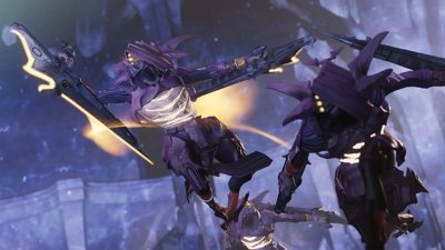 لقطة شاشة من لعبة Destiny 2: The Final Shape تعرض اثنين من الكائنات الفضائية يندفعان نحو معركة