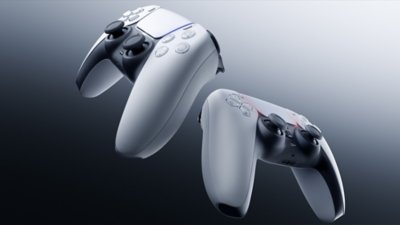 DualSense Controller vor einem grauen Hintergrund