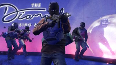 Grand Theft Auto Online-screenshot waarop personages een overval plegen op het Diamond Casino