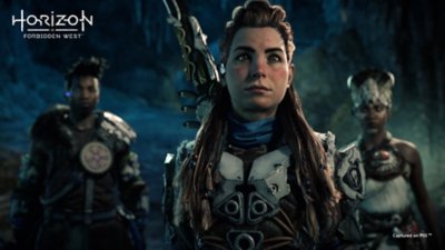 Screenshot von Horizon Forbidden West, der Aloy, Varl und Zo zeigt.