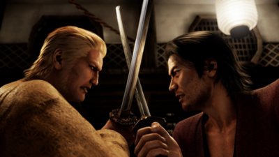 Like a Dragon: Ishin! – Screenshot, der zwei Charaktere in einem Schwertkampf zeigt.