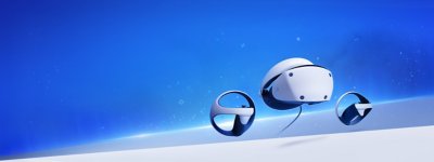 صورة تعرض قناع رأس PlayStation VR2 ووحدات تحكم PlayStation VR2 Sense