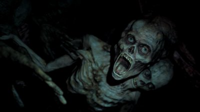 dark pictures switchback vr – captură de ecran cu o ființă cu sfrijită, care se întinde spre cameră