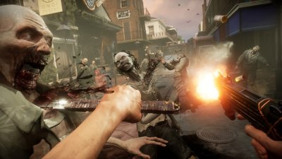 TWDSS Chapter 2 Retribution – Screenshot aus der Ego-Perspektive, in dem man Zombies mit einem Messer in der einen und einer Schusswaffe in der anderen Hand angreift