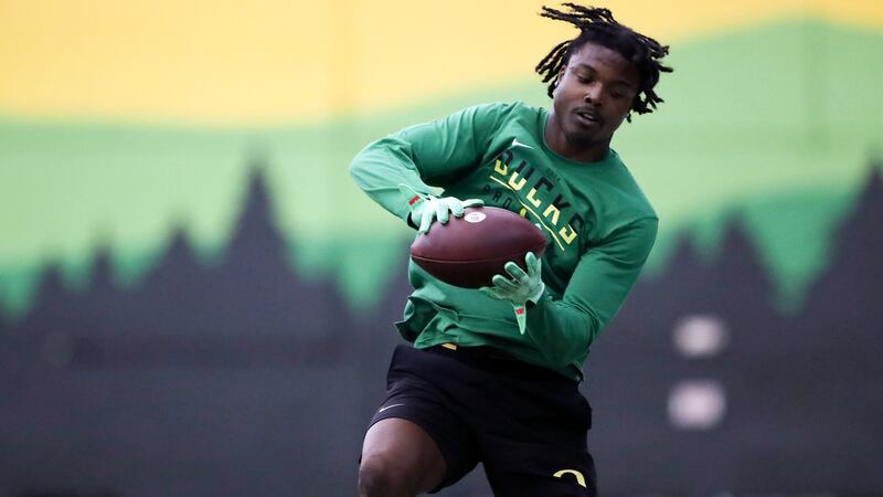 FIEL - Oregon cornerback Khyree Jackson participates in a position drill at the school's NFL...