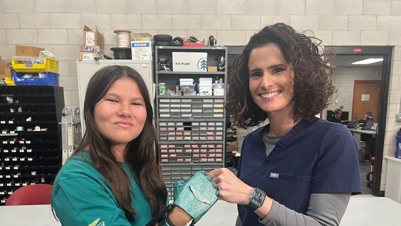 Hailey Dawson, left, and UNLV Engineering Alumni Maria Gerardi, right.