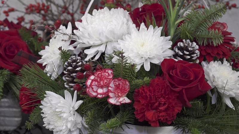 Garden expert Charlie Nardozzi and our Sharon Meyer show you how to make flower arrangements...