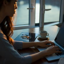 A women working on a laptop