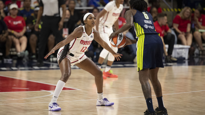 Washington Mystics guard DiDi Richards (12) plays defense 