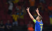 Yarmolenko reaching to the sky