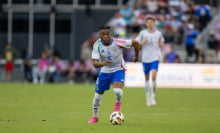 Destiny Udogie of Italy dribbles the ball