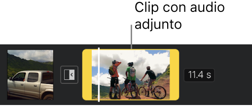 Un clip de video con audio adjunto en la línea del tiempo.