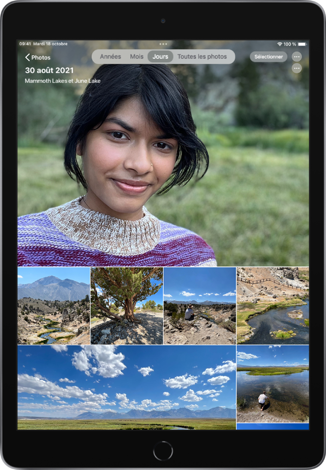 La présentation Jours de la photothèque est affichée. Une sélection de vignettes de photos remplit l’écran. Dans le coin supérieur gauche de l’écran se trouve le bouton Photos, permettant d’ouvrir la barre latérale. Sous le bouton Photos se trouvent la date et le lieu des photos affichées à l’écran. En haut au centre se trouvent des options pour parcourir les photos par Années, Mois, Jours ou « Toutes les photos ». L’option Jours est sélectionnée. En haut à droite de l’écran se trouvent les boutons Sélectionner et Plus.