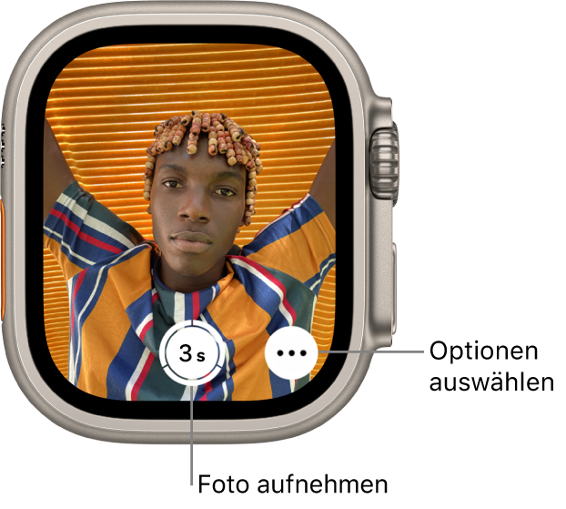 Die Apple Watch wird als Kamerafernbedienung verwendet. Auf dem Display ist das Kamerabild des iPhone zu sehen. Die Taste „Bild aufnehmen“ befindet sich unten in der Mitte und die Taste „Weitere Optionen“ rechts davon. Wenn du ein Foto aufgenommen hast, befindet sich unten links die Taste zum Anzeigen des Fotos.