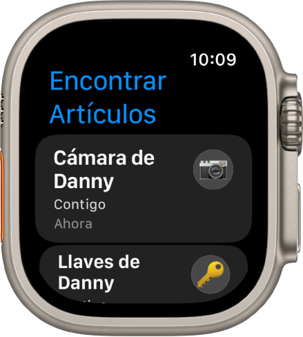 La app Encontrar Artículos muestra que hay unos AirTags colocados en una cámara y unas llaves.