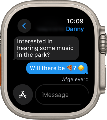 De Apple Watch Ultra met een gesprek in de Berichten-app.