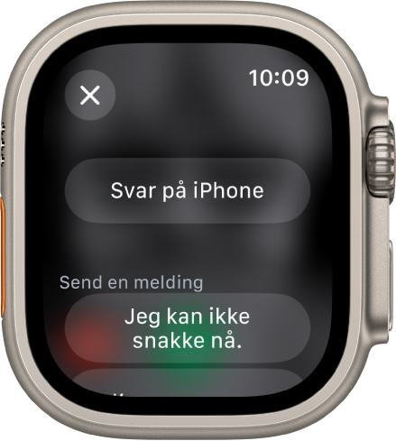 Telefon-appen som viser valg for innkommende anrop. Svar på iPhone-knappen vises øverst, og et foreslått svar vises under.