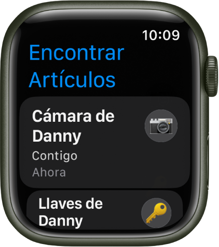 La app Encontrar Artículos muestra que hay unos AirTags colocados en una cámara y unas llaves.