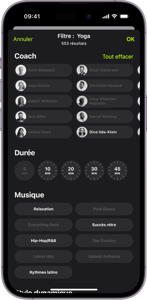 Écran Apple Fitness+ qui affiche des options pour trier et filtrer les entraînements. En haut de l’écran, il y a une liste de coachs. Des durées se trouvent au centre de l’écran. Une liste de genres musicaux se situe en dessous.