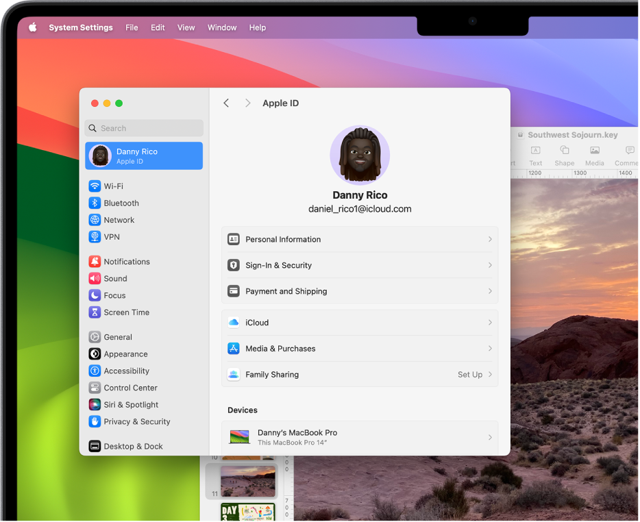 El escritorio de una Mac con la ventana de Apple ID en Configuración del Sistema y un documento de Keynote abierto.