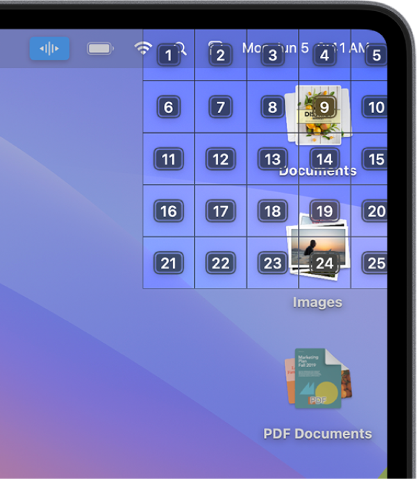 Une grille s’affiche en haut à droite de l’écran, là où se trouvent deux piles du bureau. La grille a cinq colonnes et cinq rangées, et chaque cellule est numérotée de 1 à 25.
