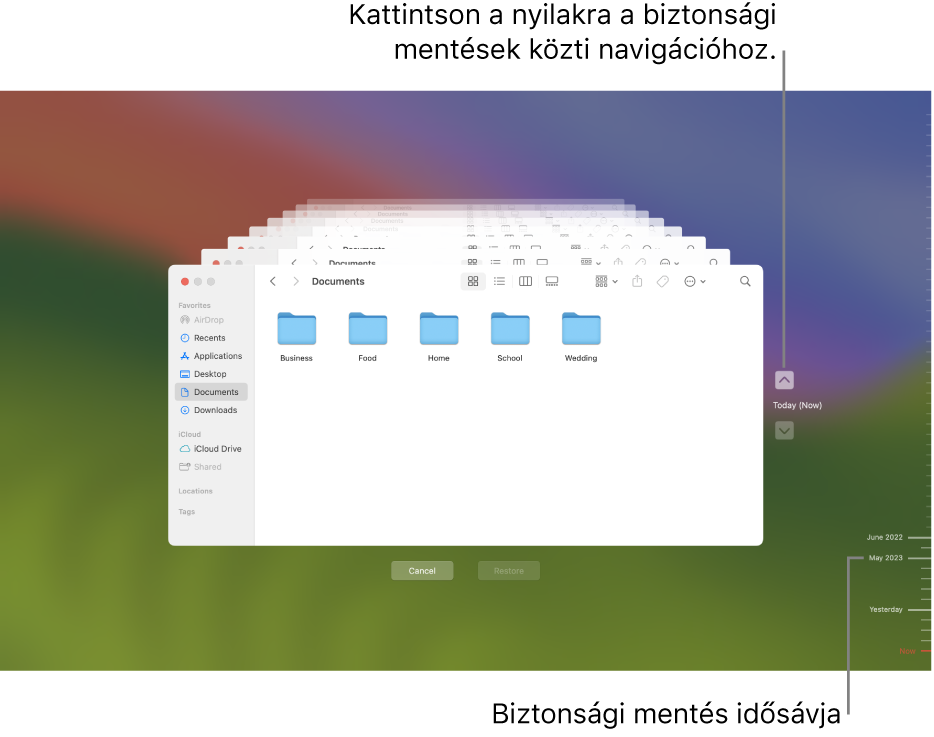 A Time Machine ablaka több egymásra helyezett Finder ablakkal, amelyek a biztonsági mentéseket jelképezik. A nyilak és a képernyő jobb oldalán látható idővonal segítségével navigálhat a biztonsági mentések között, illetve kiválaszthatja, melyik fájlokat szeretné visszaállítani.