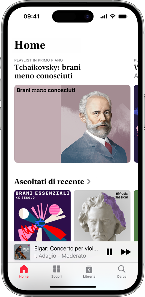 Lo schermo di iPhone con il pannello Home in Apple Music Classical. In alto, sullo schermo, è visibile una playlist in primo piano. Le playlist riprodotte di recente sono nella parte centrale dello schermo, mentre sotto è visibile il mini player, con la traccia in riproduzione. Nell’estremità inferiore della schermata sono visibili i pulsanti Home, Sfoglia, Libreria e Cerca.