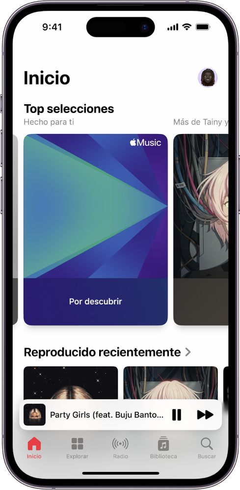 Pantalla Inicio con “Top selecciones” en la parte superior. Puedes deslizar hacia la izquierda o la derecha para ver más música seleccionada solo para ti. Debajo se muestra “Reproducido recientemente”.