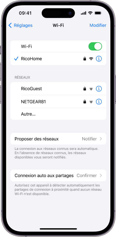 L’écran des options Wi-Fi dans Réglages. Le Wi-Fi est activé et un réseau est sélectionné.