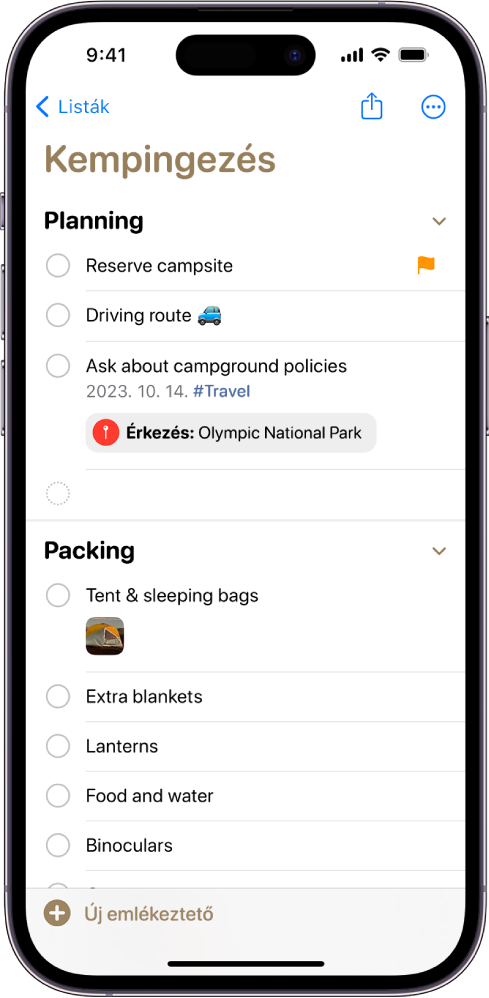 Ellenőrzőlista kempingezéshez az Emlékeztetők appban. Néhány elemhez címkék, helyszínek, jelölések és fotók lettek hozzáfűzve. Az Új emlékeztető gomb a bal alsó részen található.