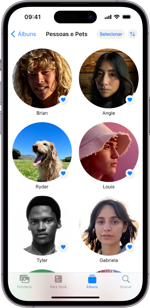 A tela Pessoas e Pets no app Fotos. Na parte inferior da tela, a aba Álbuns está selecionada.