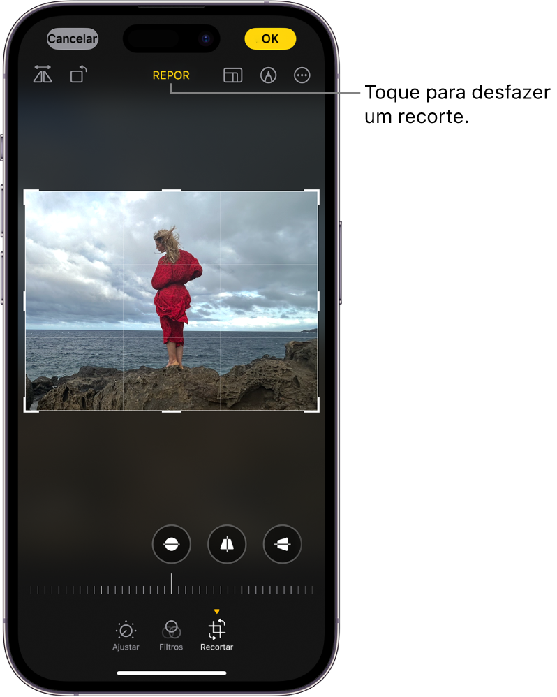 Um ecrã Editar com uma fotografia ao centro. Na parte inferior do ecrã, da esquerda para a direita, encontram‑se os botões “Ajustar”, “Filtros” e “Recortar” O botão “Recortar” está selecionado e existe um nivelador para ajustar as melhorias de geometria. O botão “Cancelar” encontra-se no canto superior esquerdo do ecrã e o botão “OK” encontra-se no canto superior direito do ecrã. Além disso, na parte inferior do ecrã, da esquerda para a direita, encontram‑se os botões “Virar”, “Automático”, “Proporção”, “Marcação” e “Plug-ins”.