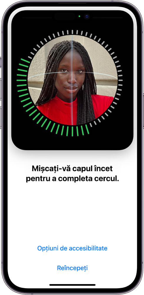 Ecranul de configurare a recunoașterii Face ID. Un chip este afișat pe ecran, încadrat într-un cerc. Textul de mai jos vă instruiește să vă mișcați încet capul pentru a finaliza cercul. Un buton pentru Opțiuni de accesibilitate apare în apropierea părții de jos a ecranului, împreună cu un buton Reîncepeți.