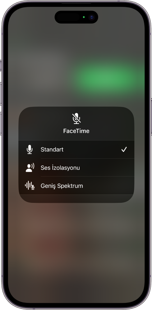 FaceTime aramaları için Denetim Merkezi’ndeki Mik. Modu ayarları Standart, Ses İzolasyonu ve Geniş Spektrum ses ayarlarını gösteriyor.