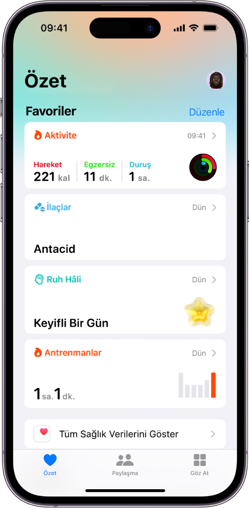 Sağlık’taki Özet ekranı. Aktivite, ilaçlar, ruh hâli ve antrenmanlar hakkındaki bilgiler Favoriler’in altında görünüyor.