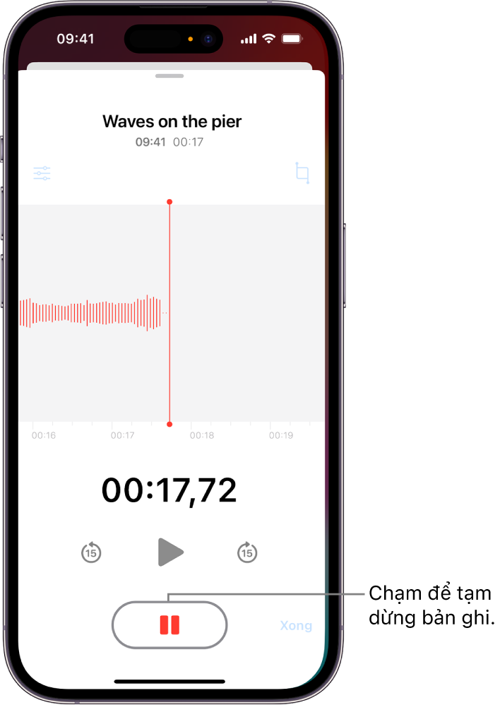 Một bản ghi của ứng dụng Ghi âm, đang hiển thị dạng sóng của bản ghi đang diễn ra, cùng với một chỉ báo thời gian và một nút để tạm dừng quá trình ghi.