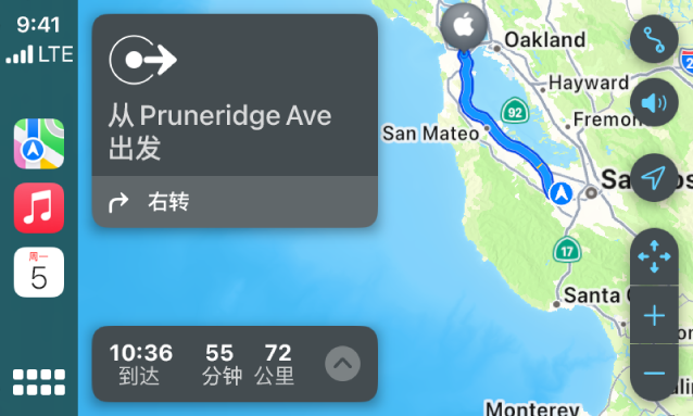 CarPlay 车载在边栏中显示了“地图”、“音乐”和“日历”。在右侧是从 Apple Park 到 Apple Union Station 的导航路线。