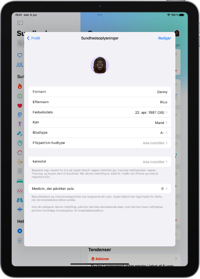 Skærmen Sundhedsoplysninger, som indeholder felter til navn, fødselsdato, blodtype og andre oplysninger.