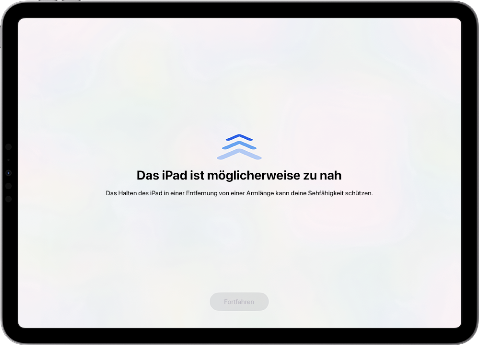 Ein Bildschirm mit einer Warnung, dass das iPad zu nahe ist, und der Empfehlung, das iPad in einer Entfernung von ca. 30 cm vor den Augen zu halten. Wenn du das iPad weiter wegbewegst, wird unten die Taste „Fortfahren“ angezeigt, sodass du zum vorherigen Bildschirm zurückkehren kannst.