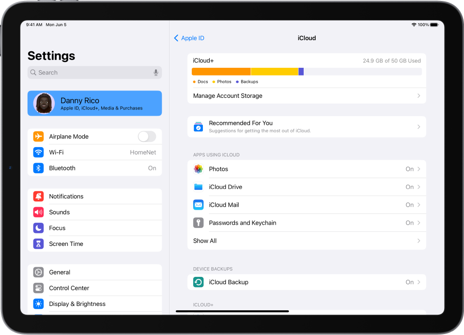 The iCloud settings screen showing the iCloud storage meter and a list of features—including Photos, iCloud Drive, and iCloud Backup—that can be used with iCloud.