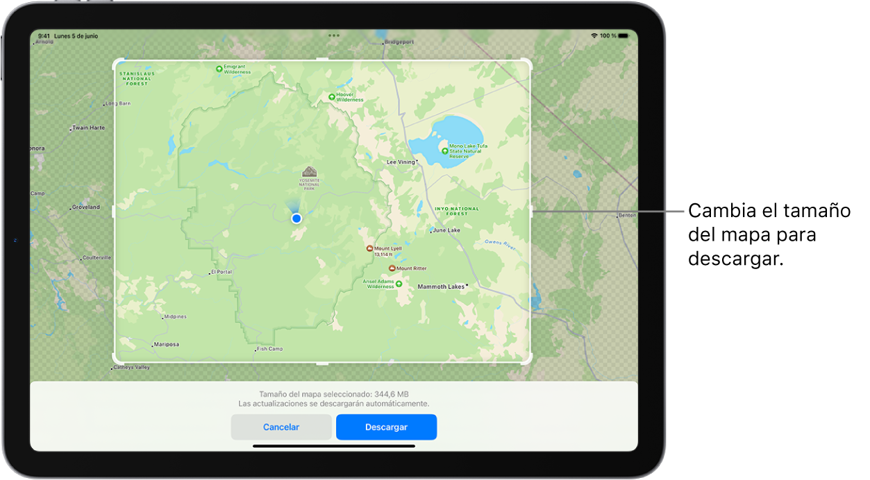 iPad con un mapa de un parque nacional. El parque está rodeado por un rectángulo con tiradores, que se pueden mover para redimensionar el mapa que se va a descargar. El tamaño de descarga del mapa seleccionado se indica cerca de la parte inferior del mapa. Los botones Cancelar y Descargar están en la parte inferior de la pantalla.