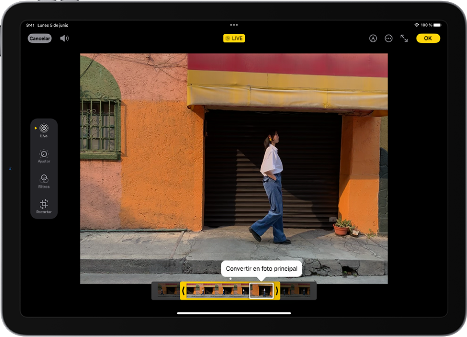 Live Photo en el centro de la pantalla de edición en la app Fotos. El visor de fotogramas aparece a lo largo de la parte inferior del vídeo y hay un contorno amarillo alrededor de los fotogramas seleccionados para incluirlos en la Live Photo editada; se ha seleccionado un solo fotograma clave para convertirlo en foto principal. Las herramientas de edición se encuentran en la parte izquierda de la pantalla, de arriba a abajo: “Live Photo”, Ajustar, Filtros y Recortar. Está seleccionada la opción “Live Photo”.