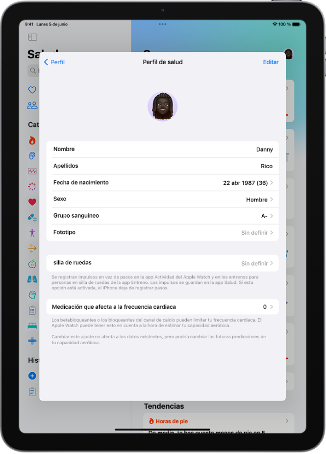 La pantalla “Datos de salud” con campos para el nombre, la fecha de nacimiento, el grupo sanguíneo y otra información.