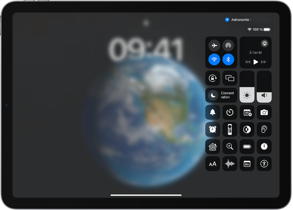 Le centre de contrôle sur iPad personnalisé avec des commandes supplémentaires, comme Minuteur, Chronomètre et Dictaphone.