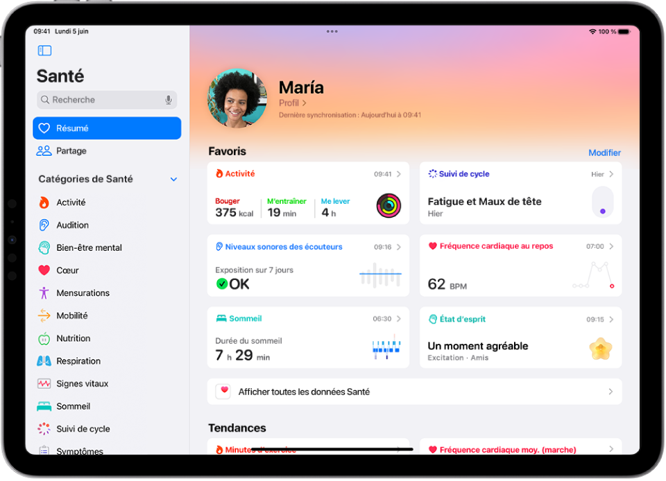 L’écran Résumé de Santé. Informations sur l’activité, les niveaux audio des écouteurs, le suivi du cycle de sommeil, la fréquence cardiaque au repos et le nombre de pas apparaissent sous Favoris.