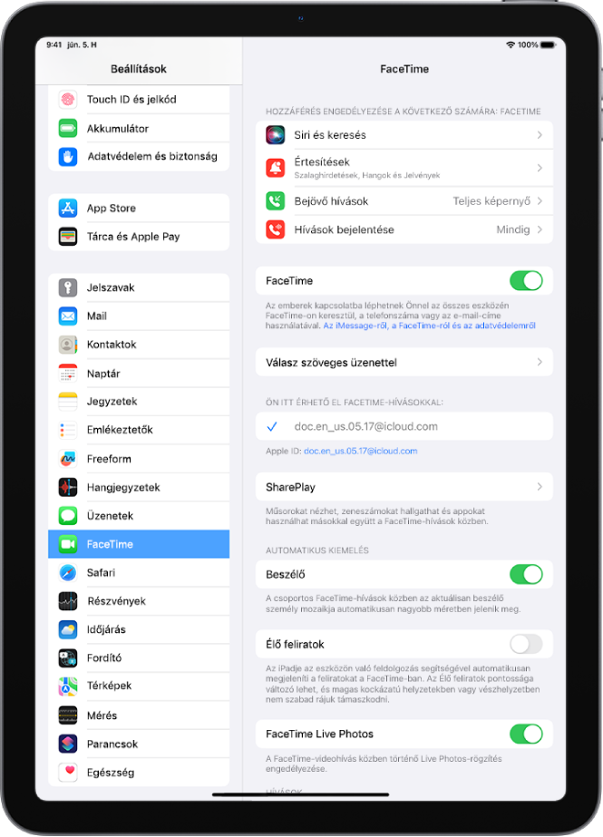 A FaceTime-beállítások képernyő látható egy kapcsolóval, amely a FaceTime be- vagy kikapcsolására szolgál, és a mező, ahol megadhatja az Apple ID-ját a FaceTime-hoz.