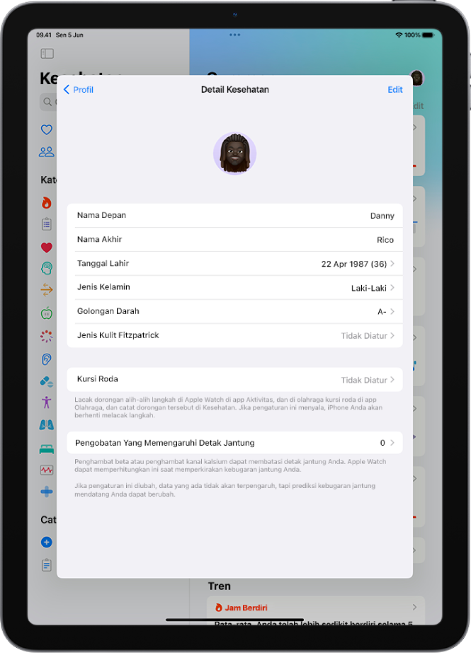 Layar Detail Kesehatan, yang menyertakan bidang nama, tanggal lahir, golongan darah, dan informasi lainnya.