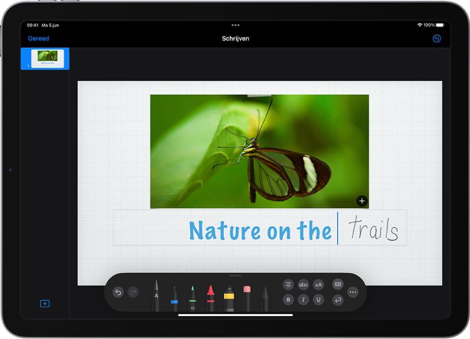 Er wordt een titel toegevoegd aan een Keynote-dia. Er wordt met Apple Pencil tekst geschreven die in getypte tekst wordt omgezet.